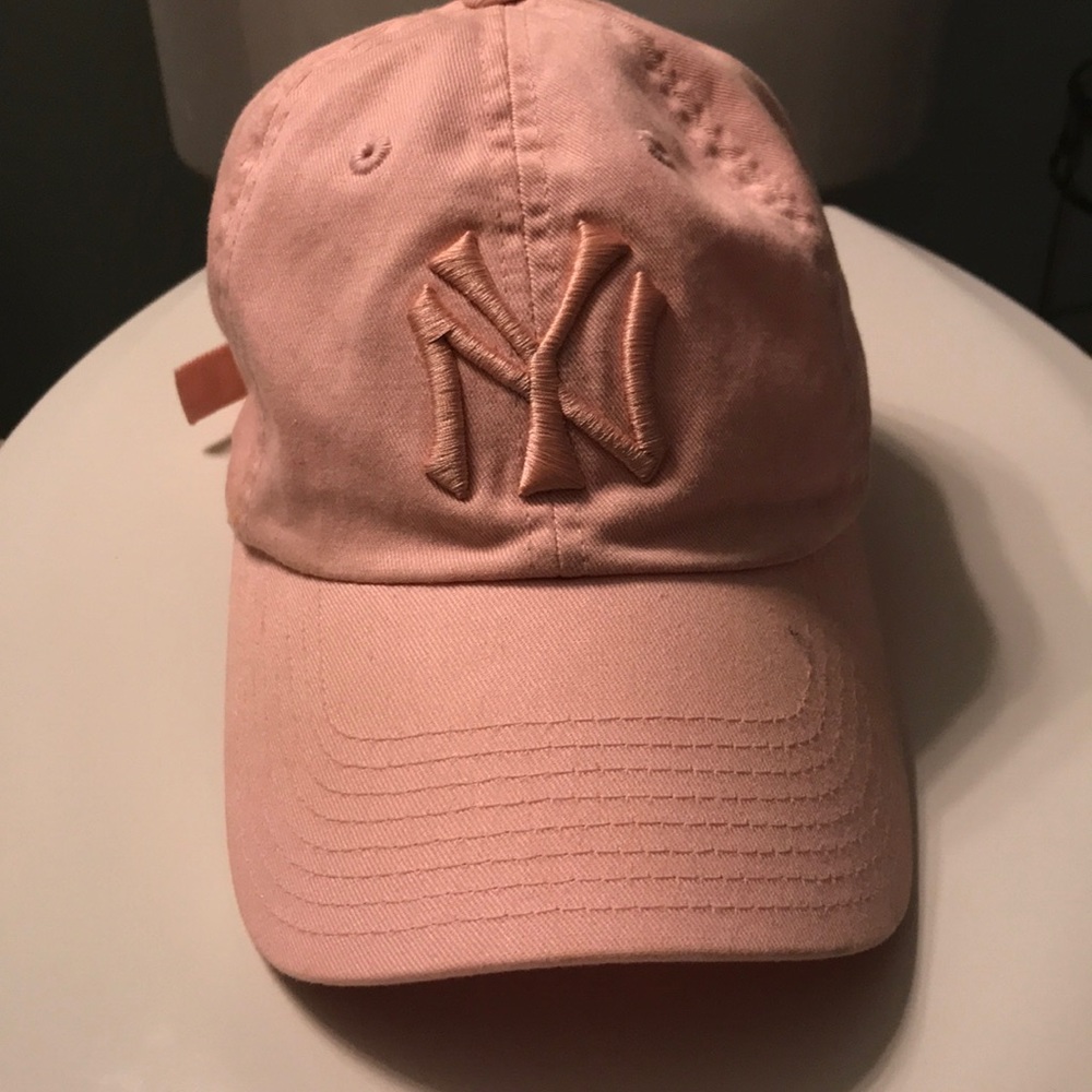 Yankees pink baseball cap